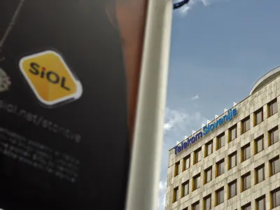  poslovna stavba drube Telekom Slovenije - Cigaletova ulica 15, jumbo plakat - reklamni pano Siol- simbolična fotografija 2013 - telekomunikacije - telefonija - //FOTO: Bojan Velikonja