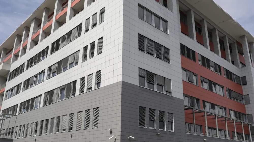 - 03.06.2020 - Litostrojska cesta 54 - Palača DSU - Objekt C - Ministrstvo za notranje zadeve (MNZ) - Nacionalni preiskovalni urad (NPU) t.i. Matejeva palača, specializirana kriminalistična preiskovalna enota //FOTO: Jaka Gasar