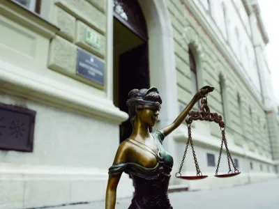 Reformni paket predvideva nekatere bistvene spremembe slovenskega sodstva, vključno z ukinitvijo okrajnih sodišč in okrajnih sodnikov.&nbsp;