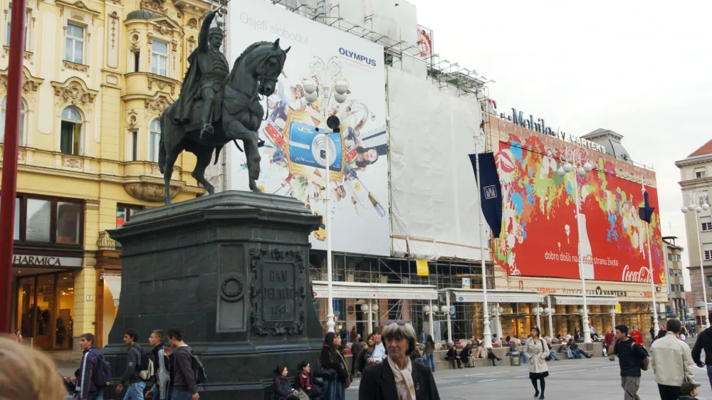 Hrvaka - Zagreb  Trg Bana Josipa Jelačiča  tramvaj  ,//FOTO: Jaka AdamičOPOMBA: ZA OBJAVO V ČASOPISU DNEVNIK