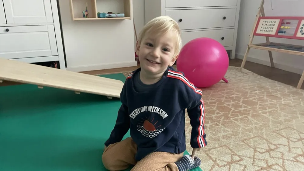 Dveletni Urban se je rodil z okvaro na genu CTNNB1, ki jo strokovnjaki poznajo &scaron;ele od leta 2012. 