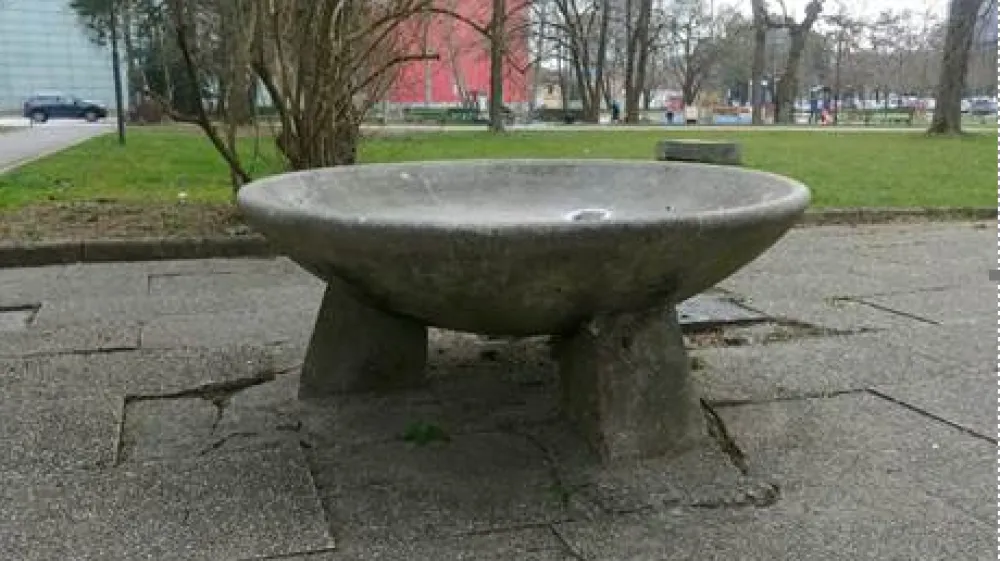 V okviru obnove bomo uredili tudi ploščad iz pranih plošč okoli fontane in na novo asfaltirali pot do lipovega drevoreda ter med njim, in sicer do betonskih količkov. V okviru te obnove bomo pri mini golfu postavili tudi nov pitnik, ki bo dopolnil 51 obstoječih pitnikov v Ljubljani. Obnova bo predvidoma potekala mesec in pol, odvisno od vremenskih razmer.