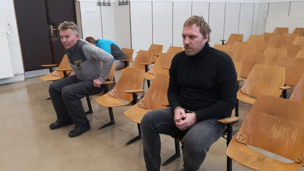 Gregor Ducman je tudi na sojenjih povsem miren, vpra&scaron;anj pa pričam ne postavlja. F Mojca Marot