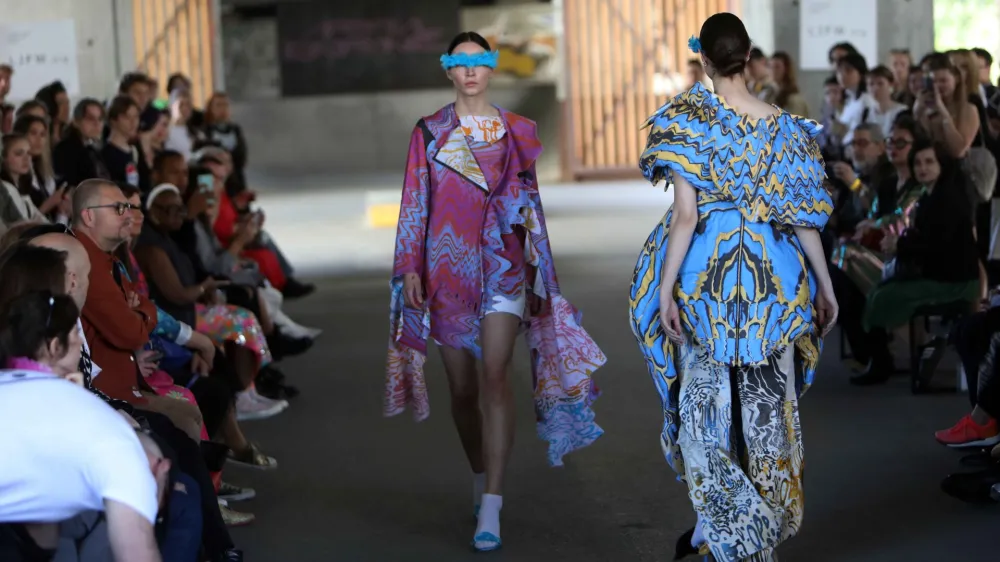 - 14.04.2022 – Fabianijev most – Ljubljanski teden mode – modni sprehod po Ljubljani - modna revija študentov KOTO, OTGO, NTF, //FOTO: Tomaž Skale