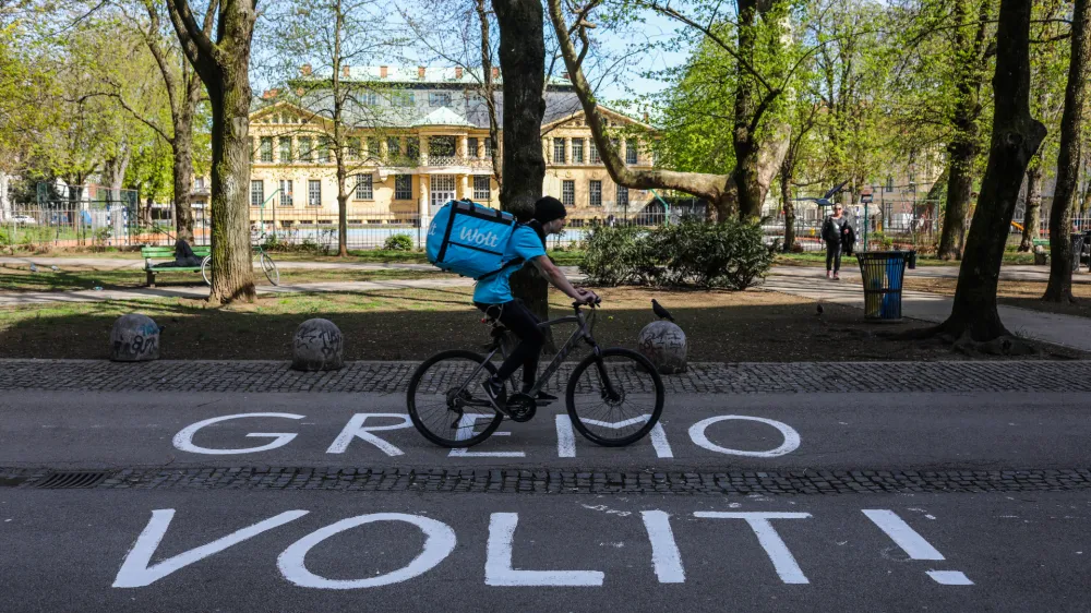 - 13.04.2022 - Park Tabor - grafit GREMO VOLIT! - poziv na parlamentarne volitve 2022<br><br><br> //FOTO: Bojan Velikonja<br><br>