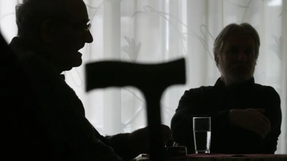 Zakon o dolgotrajni oskrbi, ki je bil sprejet lani, je po mnenju stroke vsebinsko nedodelan in brez dolgoročnega vira financiranja. Reševanje tega problema je aktualna vlada prenesla na novo.