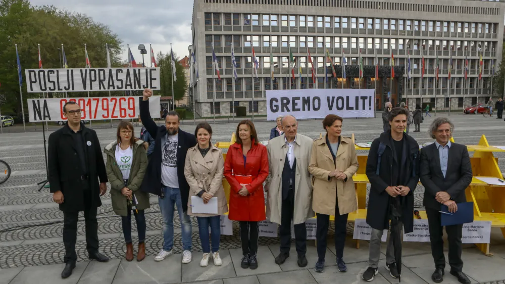 - 15.04.2022 – Parlamentarne volitve 2022 - Veliko javno predvolilno soočenje političnih strank z ljudstvom IZ OČI V OČI v organizaciji Iniciative Glas ljudstva - Trg republike v Ljubljani  //FOTO: Luka Cjuha