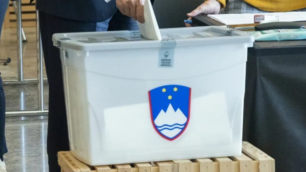 - 19.04.2022 – Parlamentarne volitve 2022 - predčasno glasovanje pred državnozborskimi volitvami - volišče na Gospodarskem razstavišču (GR) - predsednik republike Borut Pahor//FOTO: Nik Erik Neubauer