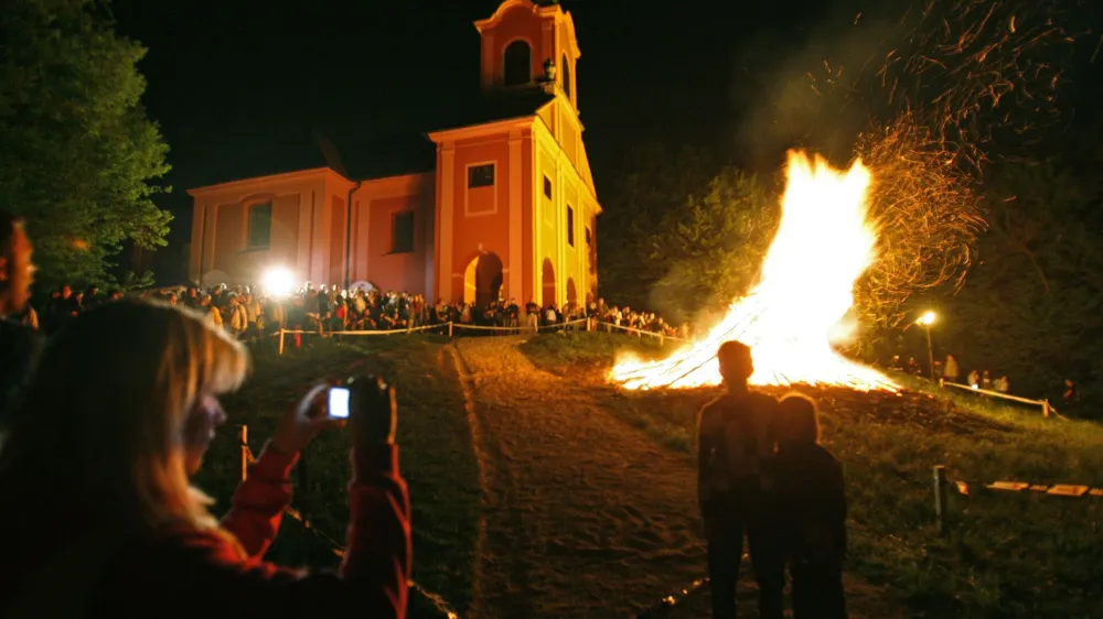 -tradicionalno kresovanje na Roniku v organizaciji Zveze svobodnih sindikatov Slovenije (ZSSS)- kres, ogenj, Ronik/// Foto: Matej Pove
