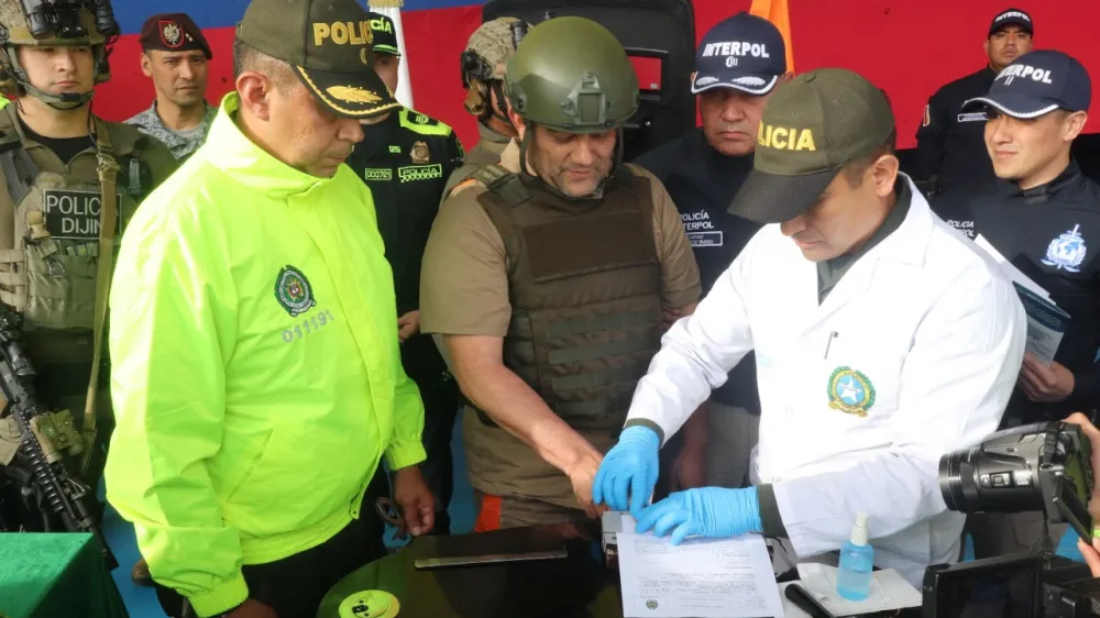 Police officers perform the formalities for extradition of Colombian drug trafficker Dairo Antonio Usuga David, also known as "Otoniel", as Colombia extradites him to the United States, in Bogota, Colombia May 4, 2022. Colombia Policia Nacional (PONAL)/Handout via REUTERS ATTENTION EDITORS - THIS IMAGE WAS PROVIDED BY A THIRD PARTY. NO RESALES. NO ARCHIVES