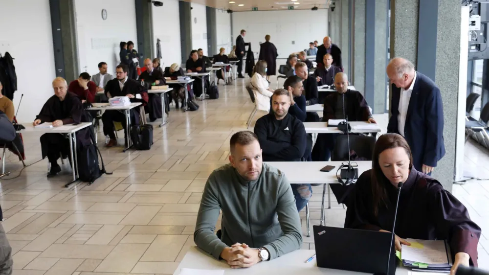 Jasmin Šljivar, <br><br>- 09.05.2022 – sojenje - predobravnavni narok v sojenju bančniku Jasminu Šljivarju in skupini soobtoženih v zadevi podeljevanja posojil ljudem, ki kreditno niso bili sposobni <br><br>//FOTO: Tomaž Skale<br>