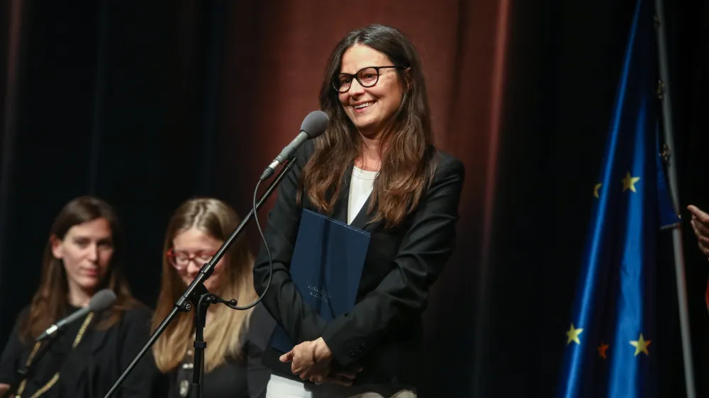dramatičarka Simona Semenič, prejemnica Cankarjeve nagrade za dramsko zbirko Tri igre za punce - 08.05.2022 - podelitev Cankarjeve nagrade za najboljše izvirno objavljeno leposlovno delo preteklega leta – prireditev v Veliki dvorani Cankarjevega doma na Vrhniki  //FOTO: Luka Cjuha