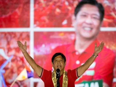 FILE PHOTO: Philippine presidential candidate Ferdinand "Bongbong" Marcos Jr., son of late dictator Ferdinand Marcos, delivers a speech during a campaign rally in Lipa, Batangas province, Philippines, April 20, 2022/.Eloisa Lopez//File Photo
