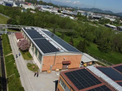 Cinkarna Celje se pona&scaron;a s sončnima elektrarnama na dveh objektih v Celju, s čimer bodo pokrili približno poldrugi odstotek letne porabe energije.&nbsp;