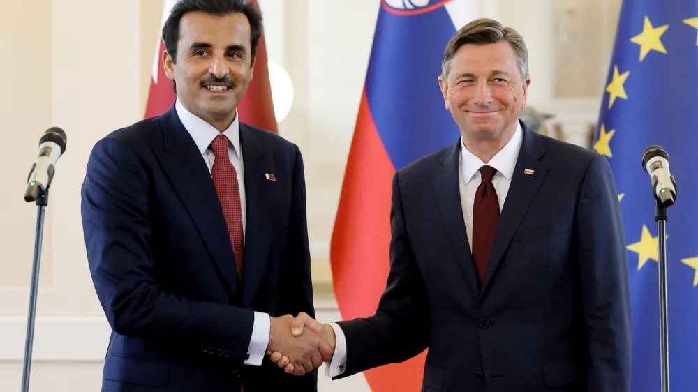 Ljubljana, predsedniska palaca.<br>Podpis memoranduma o soglasju med agencijo Spirit in katarsko drzavno investicijsko druzbo Qatar Holding.<br>Katarski emir Tamim bin Hamad bin Khalifa Al Tani in predsednik republike Borut Pahor.