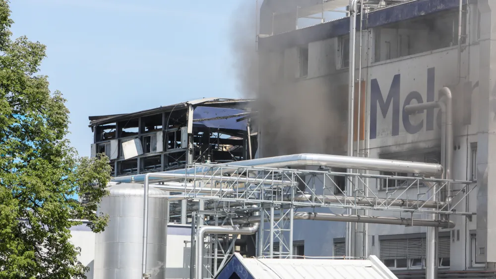 - 12.05.2022 – Kočevje – požar - eksplozija v kemični tovarni Melamin - razneslo kotel v proizvodnji - poškodovanih več kot dvajset oseb, dve osebi huje opečeni //FOTO: Bojan Velikonja