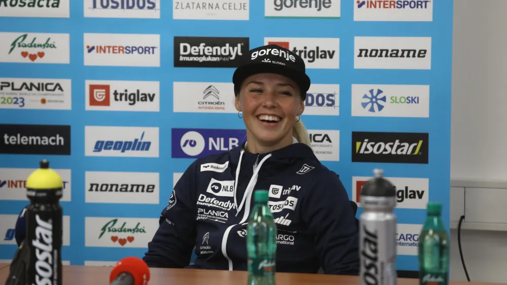 Anamarija Lampič- 16.05.2022 - novinarska konferenca smučarske tekačice Anamarije Lampič - pojasnila ozadje svoje nepričakovane odločitve o prestopu v biatlon  //FOTO: Luka Cjuha