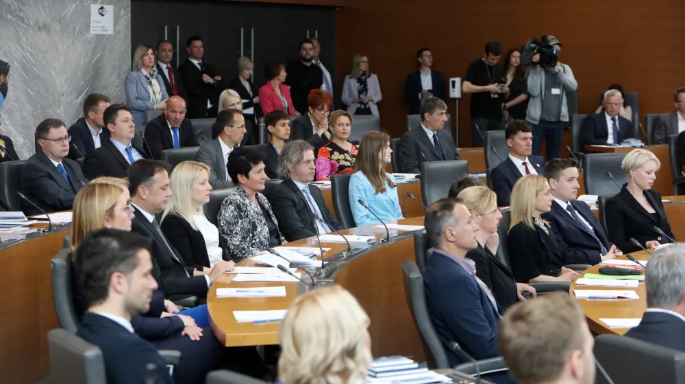 Poslanska skupina Gibanje Svoboda in Robert Golob<br><br><br>- 13.05.2022 – Državni zbor (DZ) – 1. ustanovna seja DZ - novoizvoljeni poslanci in poslanke prve seje 9. parlamentarnega sklica -<br><br>//FOTO: Tomaž Skale<br>