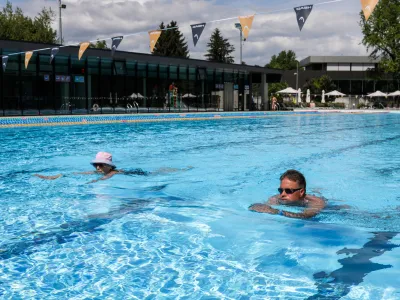 Javni zavod Šport Ljubljana bo zaradi podražitve energentov povišal cene vstopnic na kopališču Kolezija. Kakšne bodo nove cene, bo jasno do konca tega meseca.