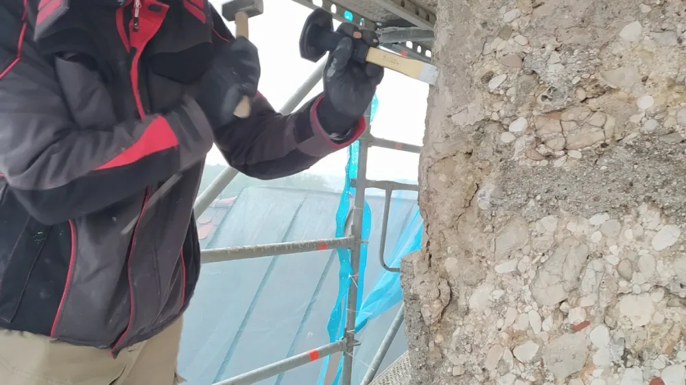 Obnovitvena dela na cerkvi svetega Kancijana v Kranju, delavnico je pripravila Šola prenove.