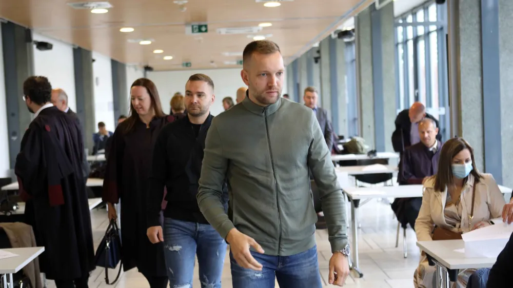 Jasmin Šljivar, <br><br>- 09.05.2022 – sojenje - predobravnavni narok v sojenju bančniku Jasminu Šljivarju in skupini soobtoženih v zadevi podeljevanja posojil ljudem, ki kreditno niso bili sposobni <br><br>//FOTO: Tomaž Skale<br>