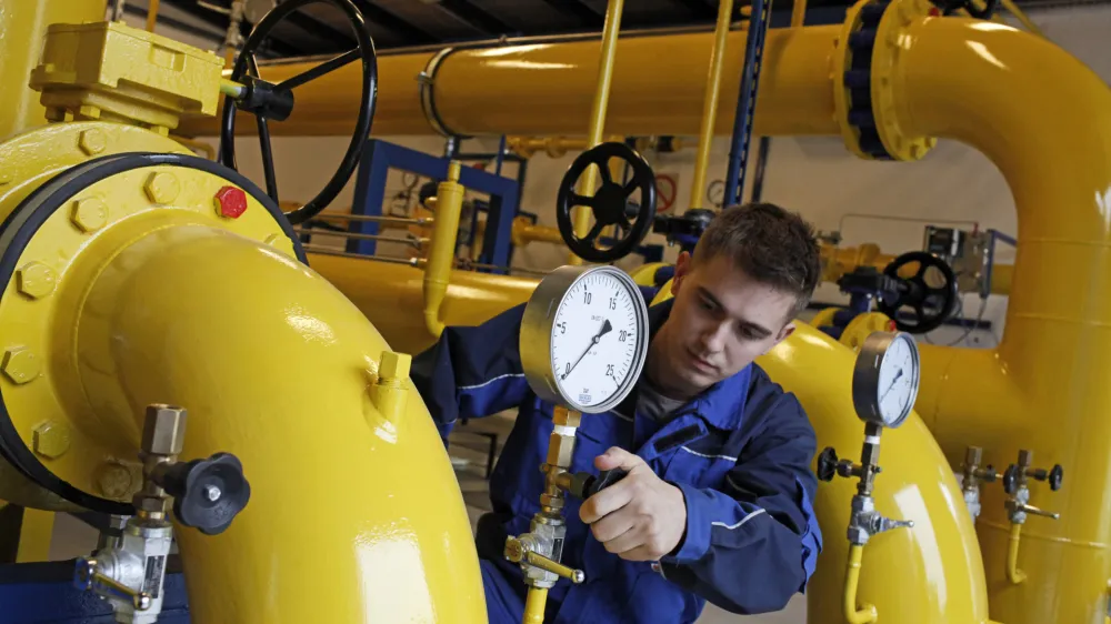 Najvi&scaron;je regrese izplačujejo v energetiki. F Q