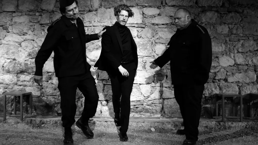 Zupana igra Borut Doljšak, ki ima podobne izkušnje že iz predstave In stoletje bo zardelo. Primer Kocbek.