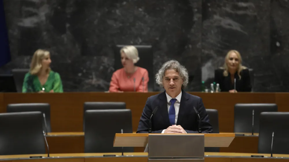 Predsednik vlade Robert Golob25.05.2022 - izredna seja DZ, na kateri bodo glasovali o kandidatu za mandatarja Robertu GolobuFoto Luka Cjuha