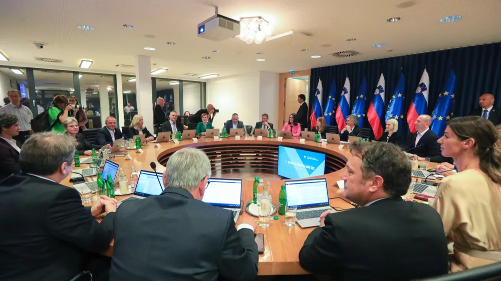 - 01.06.2022 &ndash; Vlada RS &ndash; 1. seja 15. vlade pod vodstvom dr. Roberta Goloba - ministri //FOTO: Luka Cjuha