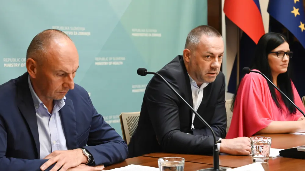 minister za zdravje Danijel Bešič Loredansvetovalka ministra za zdravje Tjaša Vidicsvetovalec ministra za zdravje Aleš Šabeder - 03.06.2022 – Ministrstvo za zdravje – minister za zdravje s svojima svetovalcema predstavil ožjo ekipo in načrt dela