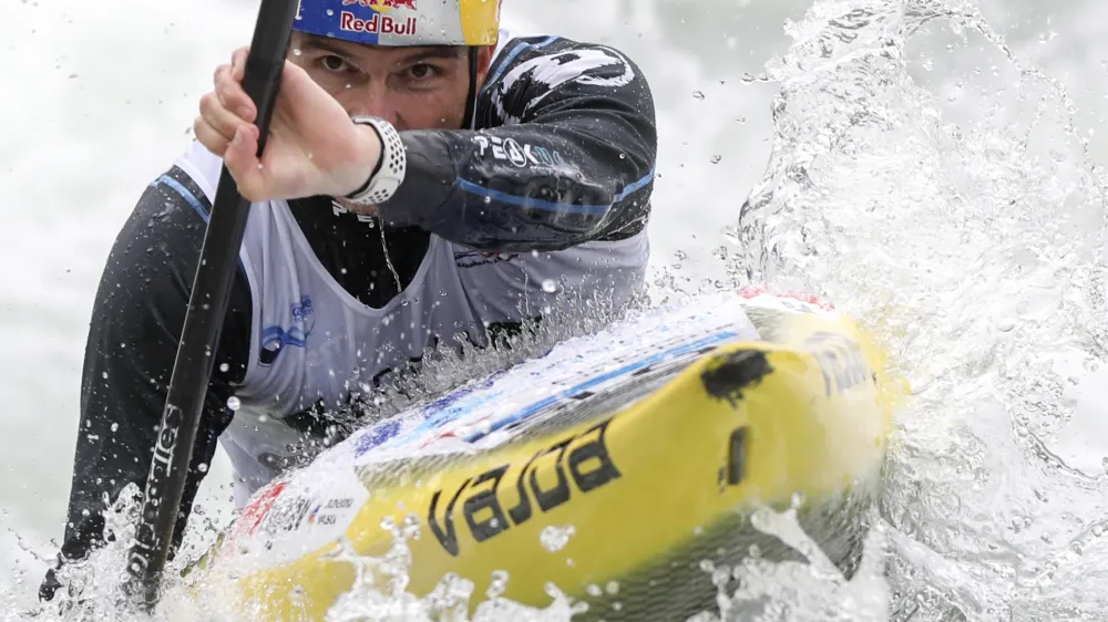 Peter Kauzer - 17-18.10.2020  Tacen  kajak/kanu - svetovni pokal v slalomu na divjih vodah: //FOTO: Jaka Gasar