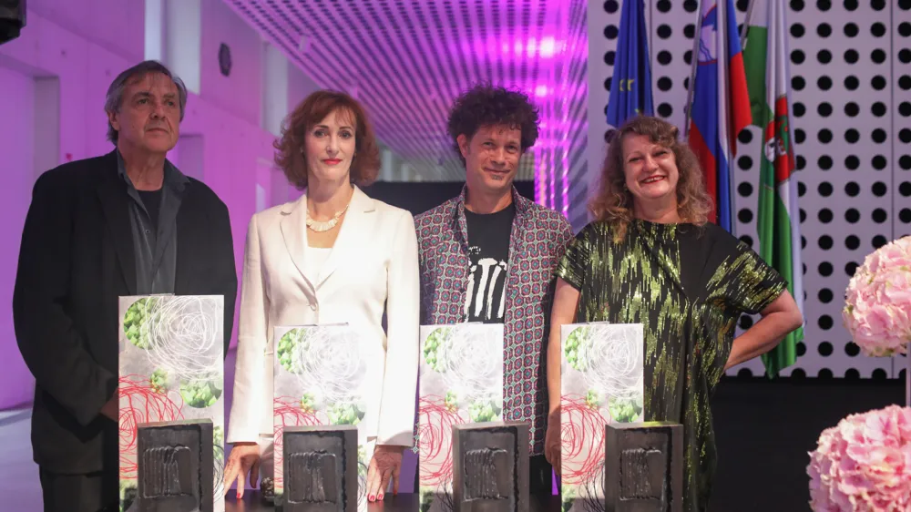 prejemnik Župančičeve nagrado za življenjsko delo Matjaž Počivavšek,prejemnica Župančičeve nagrade za dveletno ustvarjanje Saša Pavček,prejemnica Župančičeve nagrade za dveletno ustvarjanje Tijana Zinajićprejemnik Župančičeve nagrade za dveletno ustvarjanje Tomaž Grom - 09.06.2022 – Župančičeve nagrade za leto 2022 - podelitev najvišjih priznanj Mestne občine Ljubljana na področju umetnosti in kulture, //FOTO: Bojan Velikonja