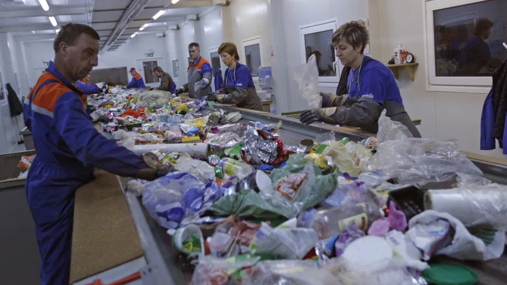 zbirnimi center odpadkov Bukovlak - sortirnica - sortiranje odpadkov- RCERO Celje - Regionalni center za ravnanje z odpadki - sodoben regijski projekt, v katerega je vključeno 24 občin Savinjske regije, odlagaliče odpadkov - //FOTO: Luka Cjuha