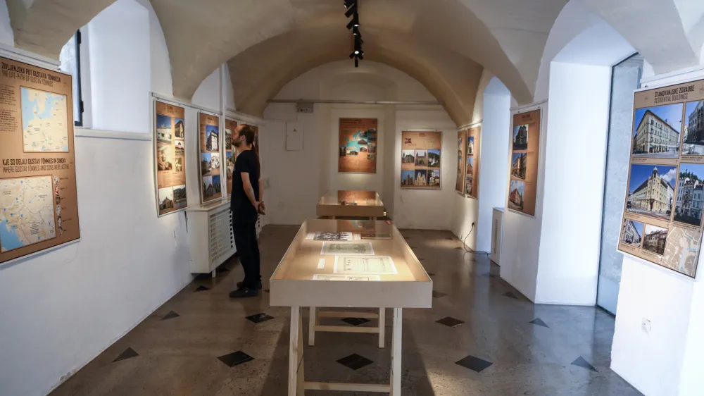 Razstava Stoletje družine Tönnies osvetljuje delo in življenje podjetniške družine, ki je v gradbeništvu in strojegradnji v Ljubljani in širšem evropskem prostoru pustila močan pečat.&nbsp;