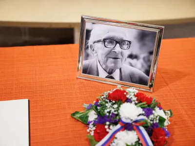 Italija, Trst.<br>Zalna seja v spomin na trzaskega pisatelja Borisa Pahorja, ki se jo je udelezil tudi predsednik republike Borut Pahor