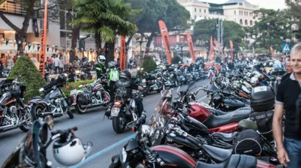 Popolna zapora Ceste solinarjev od križi&scaron;ča z Lucijo, po celotnem ovinku ob parku Sonce, do križi&scaron;ča pri avtokampu oz. pri avtobusni postaji bo v soboto, 11. 6. 2022, od 7.30 do 10.30. Dostop do avtokampa, zdravstvenega doma, Marine Portorož in parkiri&scaron;ča ob Marini bo omogočen.