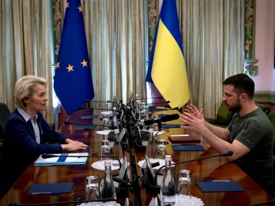 Ukraine's President Volodymyr Zelenskiy and European Commission President Ursula von der Layen attend a meeting, as Russia's attack on Ukraine continues, in Kyiv, Ukraine June 11, 2022. Ukrainian Presidential Press Service/Handout via REUTERS ATTENTION EDITORS - THIS IMAGE HAS BEEN SUPPLIED BY A THIRD PARTY.
