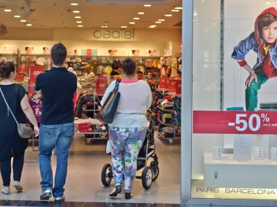  - ilustrativna fotografijaBTC, trgovsko srediče, nakupovalno srediče,trgovski center,trgovinski center,CityPark,nakupovalni center,potronitvo,potroniki,izloba,nakupovanje,trgovina,oblačila,popusti,razprodaja //FOTO: Toma Zajelnik