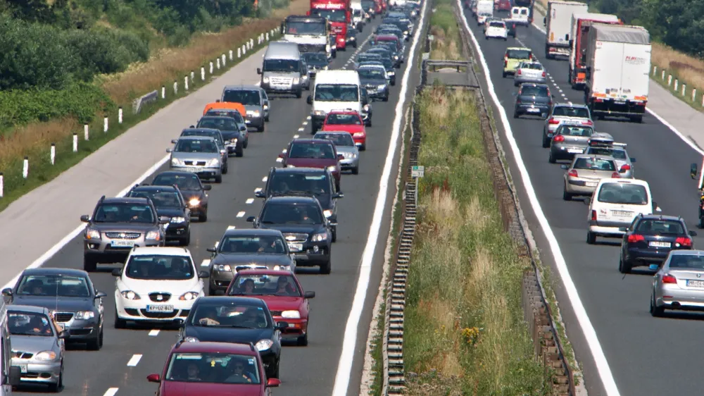 poletna gneča na primorski avtocesti&nbsp;&nbsp;- prometni zastoj - kolone vozil -&nbsp;//FOTO: Jaka Adamič