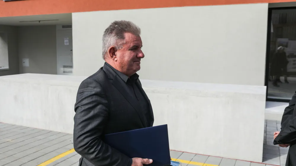 - Andrej Vizjak, minister za okolje in prostor- 25.10.2021  Stanovanjska soseska Novo Brdo v Ljubljani - nova soseska z 18 večstanovanjskimi objekti in 498 stanovanji z dvema kompleksoma podzemnih gara namenjenih predvsem mladim druinam - slavnostno odprtje ob 30-letnici delovanja Stanovanjskega sklada RS - //FOTO: Bojan Velikonja