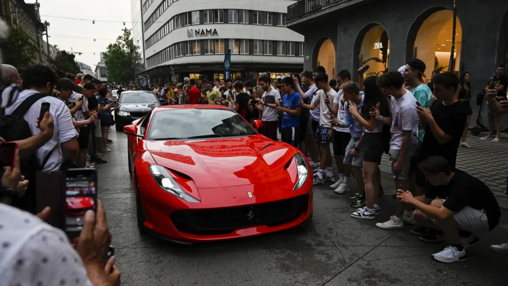 Ferrari<br><br>- 28.06.2022 - Karavana superšportnikov OneLife Rally v Ljubljani – superšportni prestižni avtomobili<br><br>//FOTO: Nik Erik Neubauer