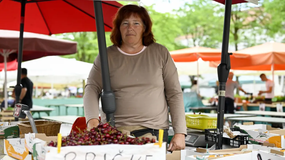 branjevka Mirjam Simčič - 08.06.2022 – Ljubljanska osrednja tržnica - //FOTO: Nik Erik Neubauer