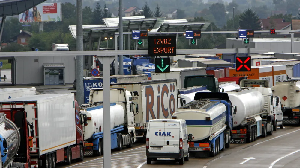 - Mednarodni mejni prehod Obreje - ///FOTO: Toma Skale