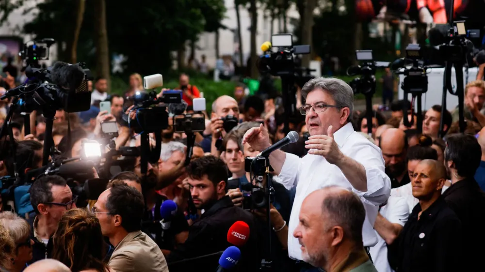 Jean-Lucu Mélenchonu z njegovo stranko ni uspelo doseči cilja, da bi postal novi premier. Prehitel ga je celo Nacionalni zbor Le Penove.