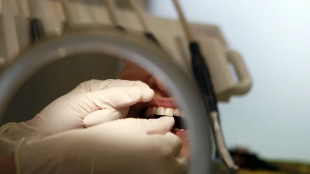 nitkanje zob- Dentalni studio dr. korjanc - Zasebna zobozdravstvena ordinacija - zobozdravstvo - Dunajska 198 v Ljubljani//FOTO: Bojan Velikonja
