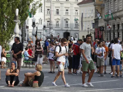- turisti v Ljubljani   //FOTO: Luka Cjuha