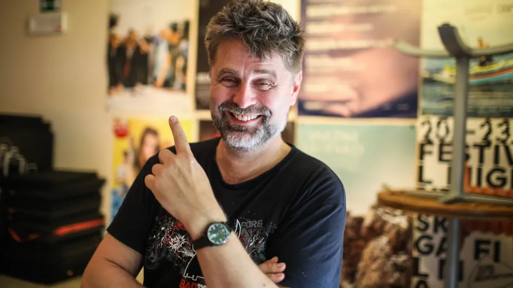 Robert Soko, DJ, režiser, taksist.