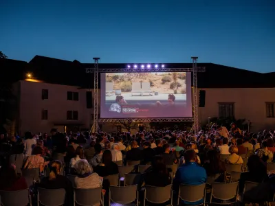 Letod bodo na dvorišču Ljubljanskega gradu zavrteli številne uspešnice, pa tudi kar lepo število premier.&nbsp;
