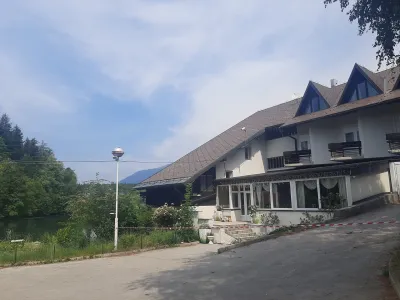 Novi lastnik hotela Alma naj bi iskal novega najemnika kavarne.