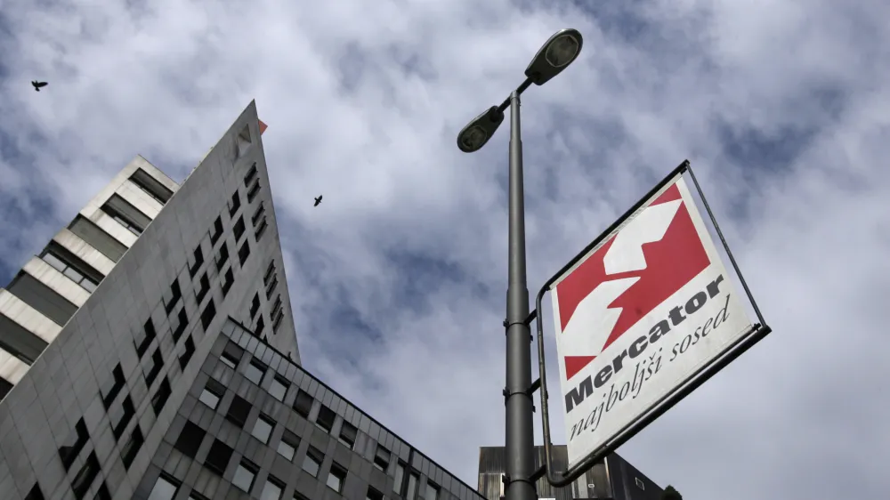 Mercator nima več nadzornega sveta. Hkrati so bile njegovemu vodstvu, s predsednikom uprave Tomislavom Čizmićem na čelu, omejene pristojnosti. Za posle nad 250.000 evri mora pridobiti predhodno soglasje skupine Fortenova.&nbsp;